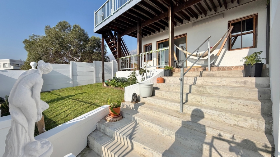 3 Bedroom Property for Sale in Mountainside Western Cape
